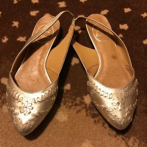 Gold Jack Rogers sling back flats. Sz 7